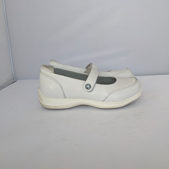 white leather non slip nursing shoes